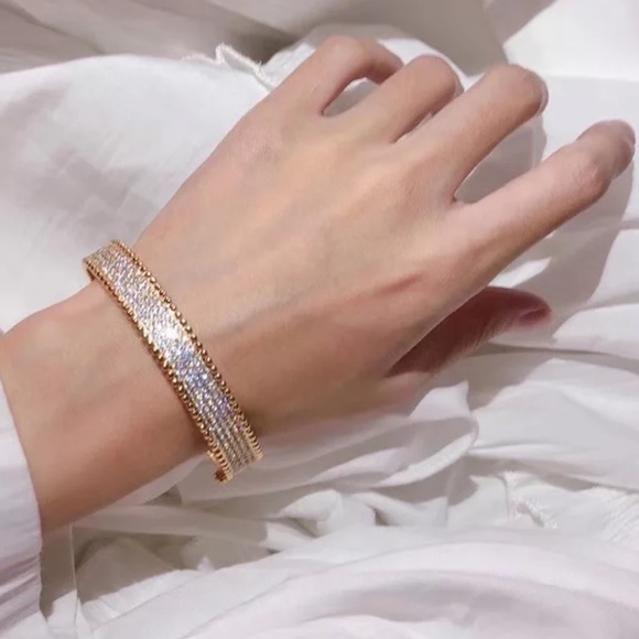 𝑆𝑖𝑙𝑣𝑒𝑟 𝐵𝑟𝑎𝑐𝑒𝑙𝑒𝑡 - Picture 4 of 4